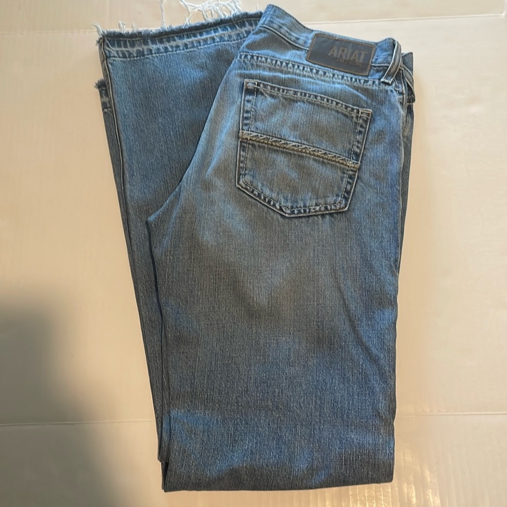 Men’s Ariat M5 jeans size 30x34